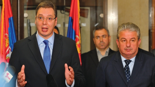Vicepremijer više  poverenja ima  u stare kadrove:  Vučić i Veljović