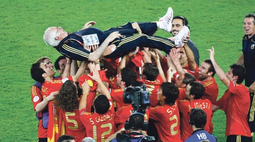 Fudbaleri Španije  su pod njegovim  vođstvom bili  gotovo nepobedivi