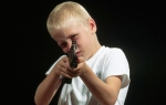 Dečak sa pištoljem