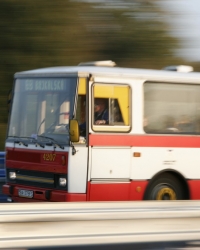 Putnici su imali kupljenu kartu, ali nisu mogli da uđu u mini bus