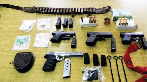 Oružje i narkotici u stanu Igora Pandže (38)