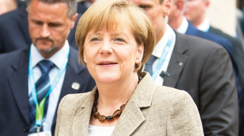 Demantuje:  Angela  Merkel