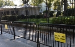 Privremeno postavljena dodatna ograda zbog sve učestalijih pokušaja uskakanja na teritoriju Bele kuće