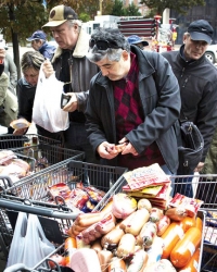 Kupovina  hrane  na ulici