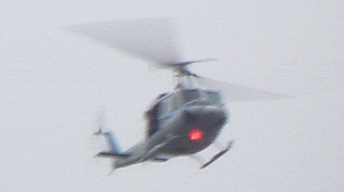 Helikopter pratio kolonu iz vazduha