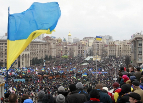 više od 100.000 ljudi okupilo se u Kijevu