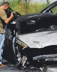 Uništena  četiri  automobila