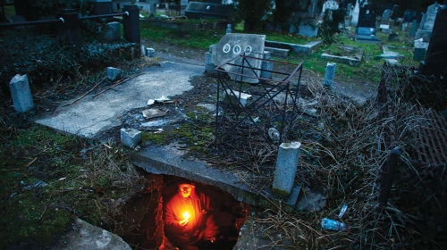 Beskućnik Bratislav  Stojanović (43) živi u jednoj od grobnica  na gradskom groblju u Nišu