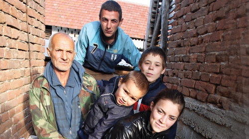 Miloševići nemaju kupatilo, pa se i  tokom zime kupaju  pomoću lončeta