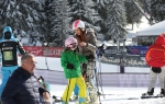 Voditeljka sa ćerkom uživa na snegu