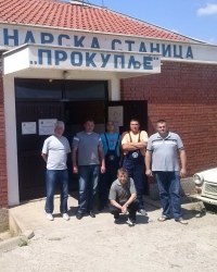 Nezadovoljni veterinari ispred svog radnog mesta