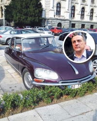 Živkovićeva „ajkula“ ispred Skupštine