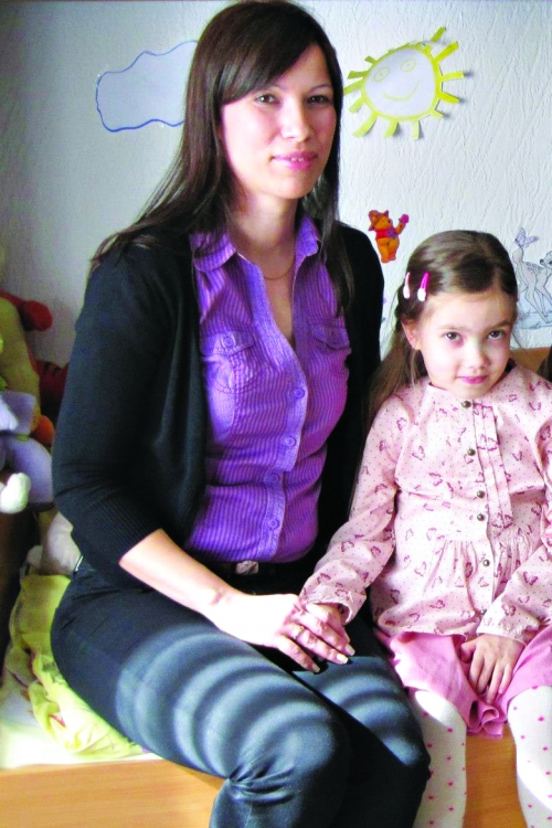 Mala Tijana sa majkom Jelenom Ognjanović