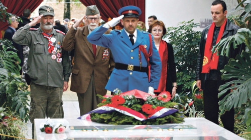 Svake godine na Titov grob dolazi i general  Stevan Mirković (u sredini)