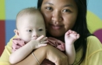 Surogat majka prihvatila je dete sa Daunovim sindromom nakon što su ga roditelji odbacili