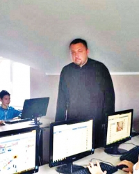Deca  dobila  kompjutere,  biblioteku  i bioskop
