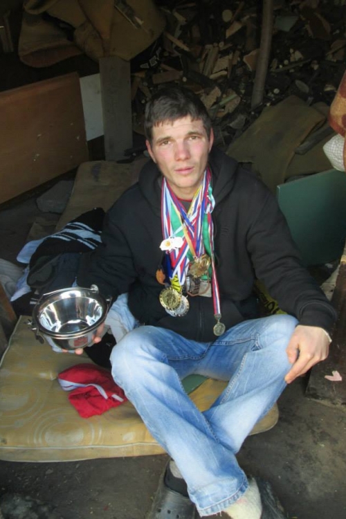 Lazar Rišar sa medaljama koje je osvojio tokom prethodne dve godine