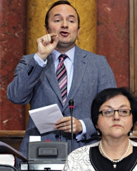 Gordana Čomić i  Vladimir Pavićević neće  da piju kafu sa Šešeljem