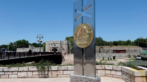 Spomenik caru Konstantinu