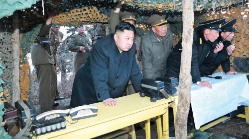 Kim Džong Un  sa generalima