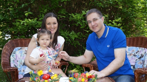 Stefanović: Ćerkica Nina je posebno uživala dok su se u kući farbala uskršnja jaja