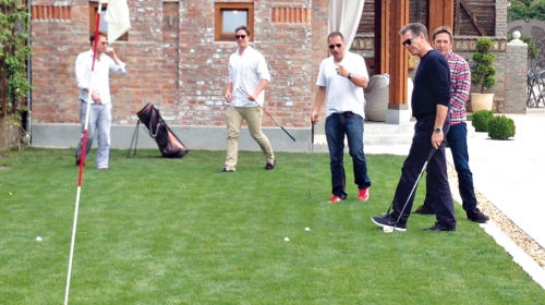 Biznismeni pikaju   golf: Brosnan sa  Jevrosimovićem i Kesićem