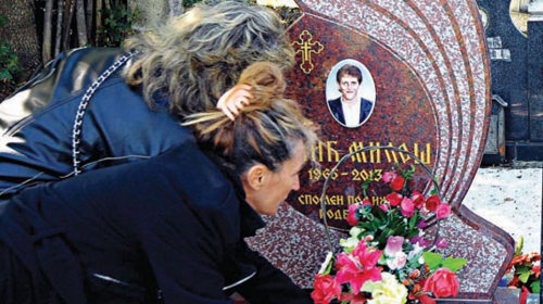 Rodbina pala na grob Miloša Ješića