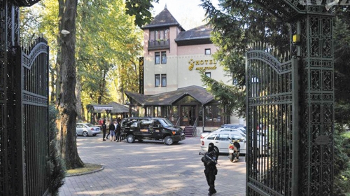Naserov hotel „Kaza  grande“ u Sarajevu,  u kojem se navodno krio sve do akcije  policije Republike Srpske i SIEPA u  septembru