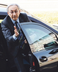 Ogladneo na  suđenju: Mišković juče  ispred suda