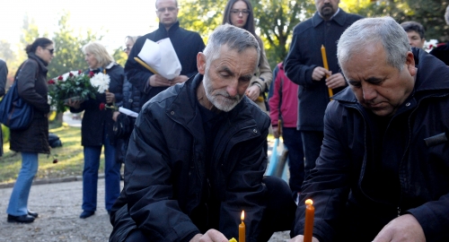 Paljenje sveća poginulim gardistima / Foto: Vesna Lalić | Foto: 