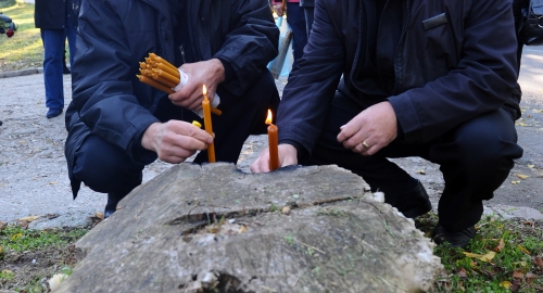 Paljenje sveća poginulim gardistima / Foto: Vesna Lalić | Foto: 