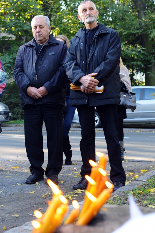 Paljenje sveća poginulim gardistima / Foto: Vesna Lalić