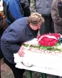 Jedan  kovčeg  za dve male  duše!
