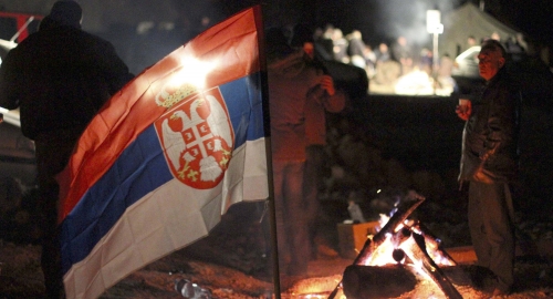 Srbi se grejali uz logorske vatre
