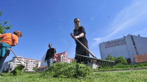 Košenje trave Foto: R. Getel