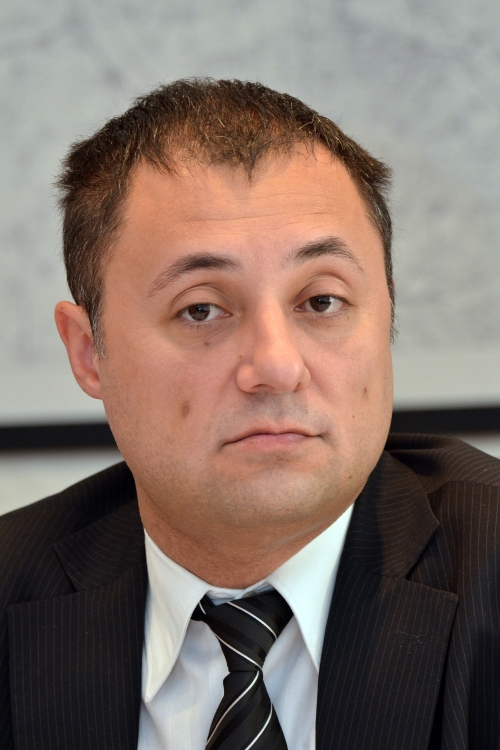 Dejan Andrejević (SNS) sedi u sedam fotelja