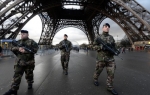 Policija i vojska na ulicama Pariza | Foto: Profimedia