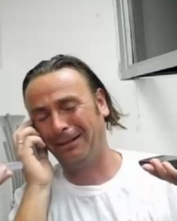 Memo uplakan i srećan
