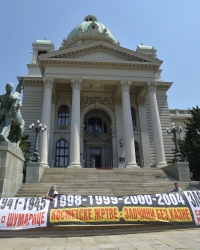 Protest ispred Skupštine