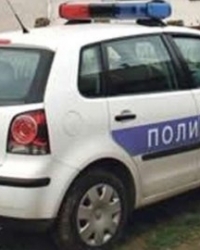 Policijsko vozilo ispred kuće Kneževića