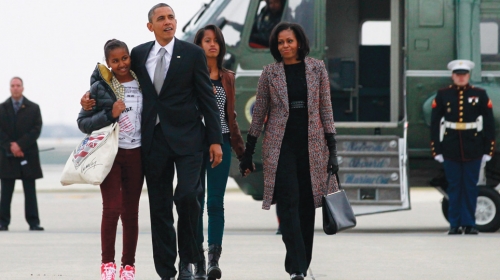 Porodica Obama se iz Čikaga vratila kući u Vašington: Barak, Mišel, Malija i Nataša