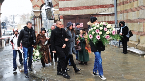 Zajedno stižu na sahranu: Veljko i Anastasija Ražnatović, Predrag Ocokoljić, Mirjana i Slobodan Veličković