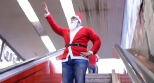 Deda Mraz u podzemnom prolazu iznenadio Beograđane