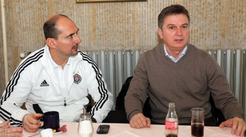 Ljubiša Tumbaković daje podršku treneru Partizana