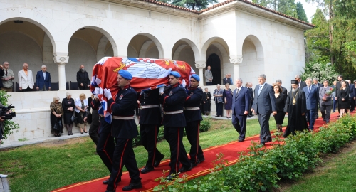 Donošenje posmrtnih ostataka kraljice Aleksandre na Beli dvor / Foto: Goran Srdanov | Foto: 