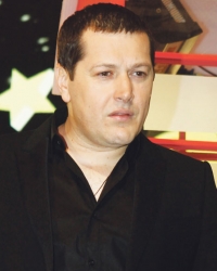 Raduje se  putu kao dete
