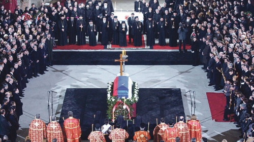 Đinđić je sahranjen i ispraćen  kao prvi srpski demokratski  vladar, ali i kao hrišćanin
