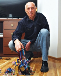 Iako je posle nesreće ostao  invalid 90 odsto, Ćurulić svakog  dana trči, a rekorder je i po broju  istrčanih trka u jednoj godi