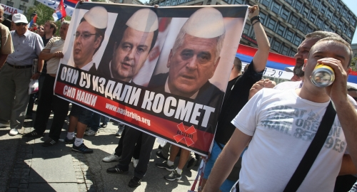 Fotomontaže na protestu za Kosovo