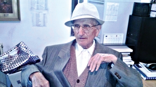 Stojan je kao podoficir  Vojske Kraljevine  Jugoslavije uhapšen kod Niša 1941. godine